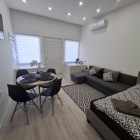 Belvarosi Apartman Vasarosnameny Bagian luar foto