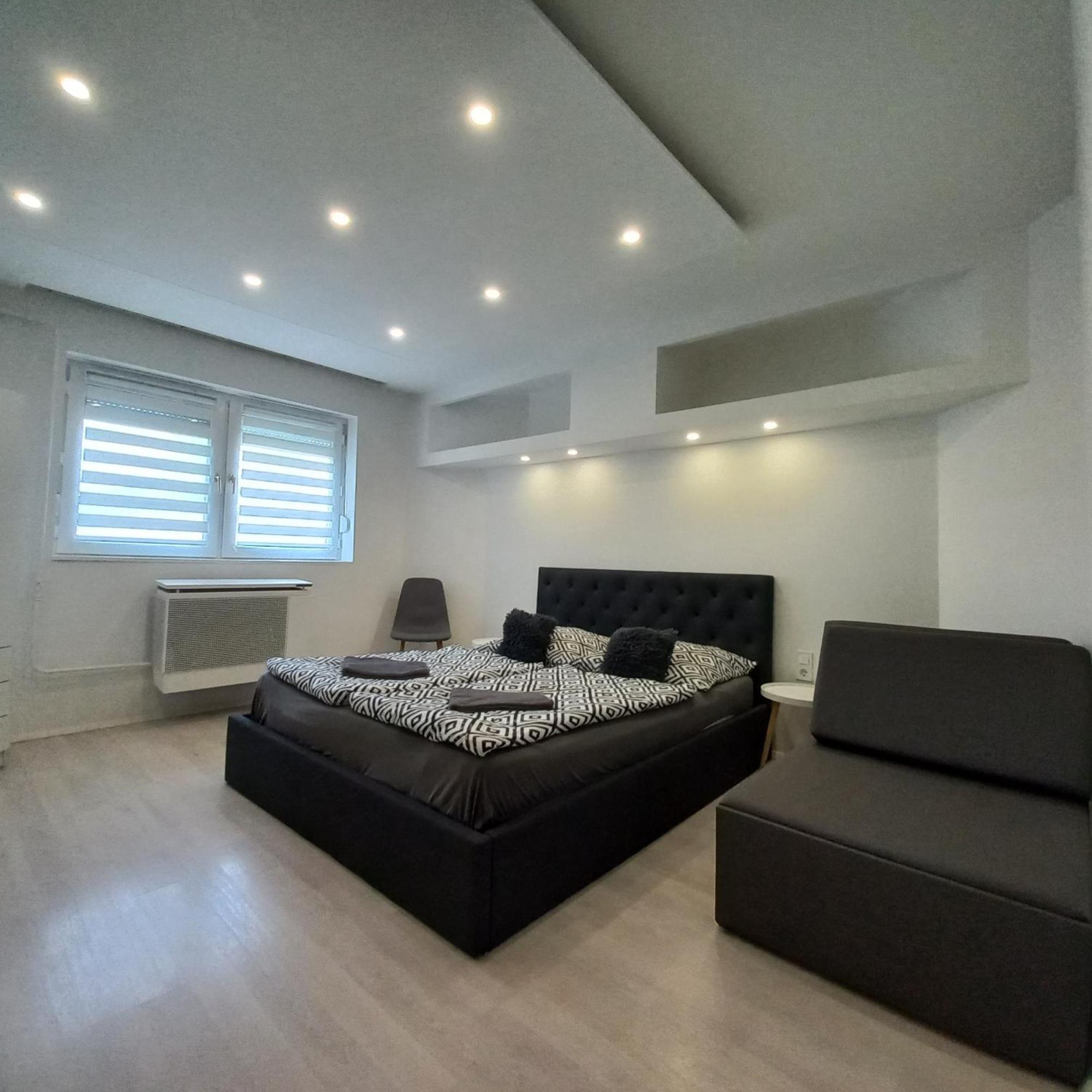 Belvarosi Apartman Vasarosnameny Ruang foto