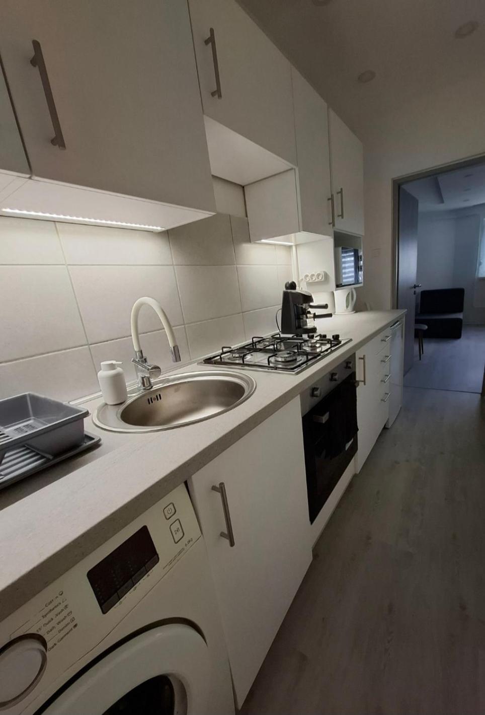 Belvarosi Apartman Vasarosnameny Bagian luar foto