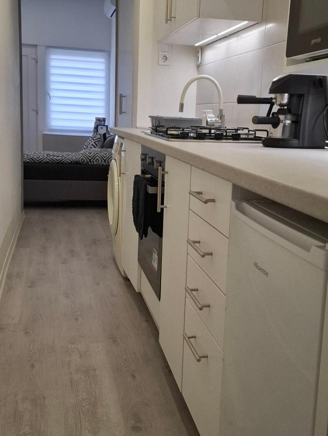 Belvarosi Apartman Vasarosnameny Bagian luar foto