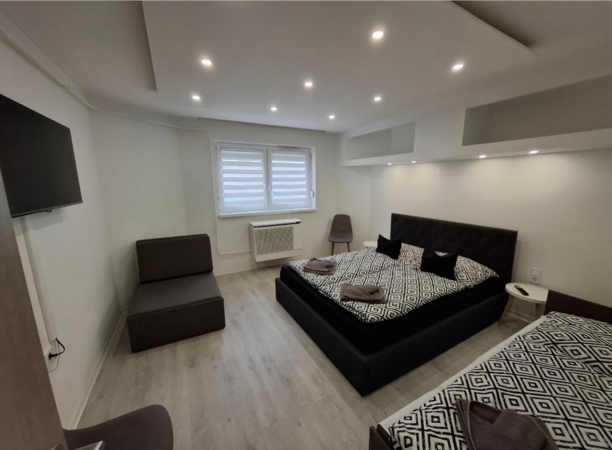 Belvarosi Apartman Vasarosnameny Bagian luar foto