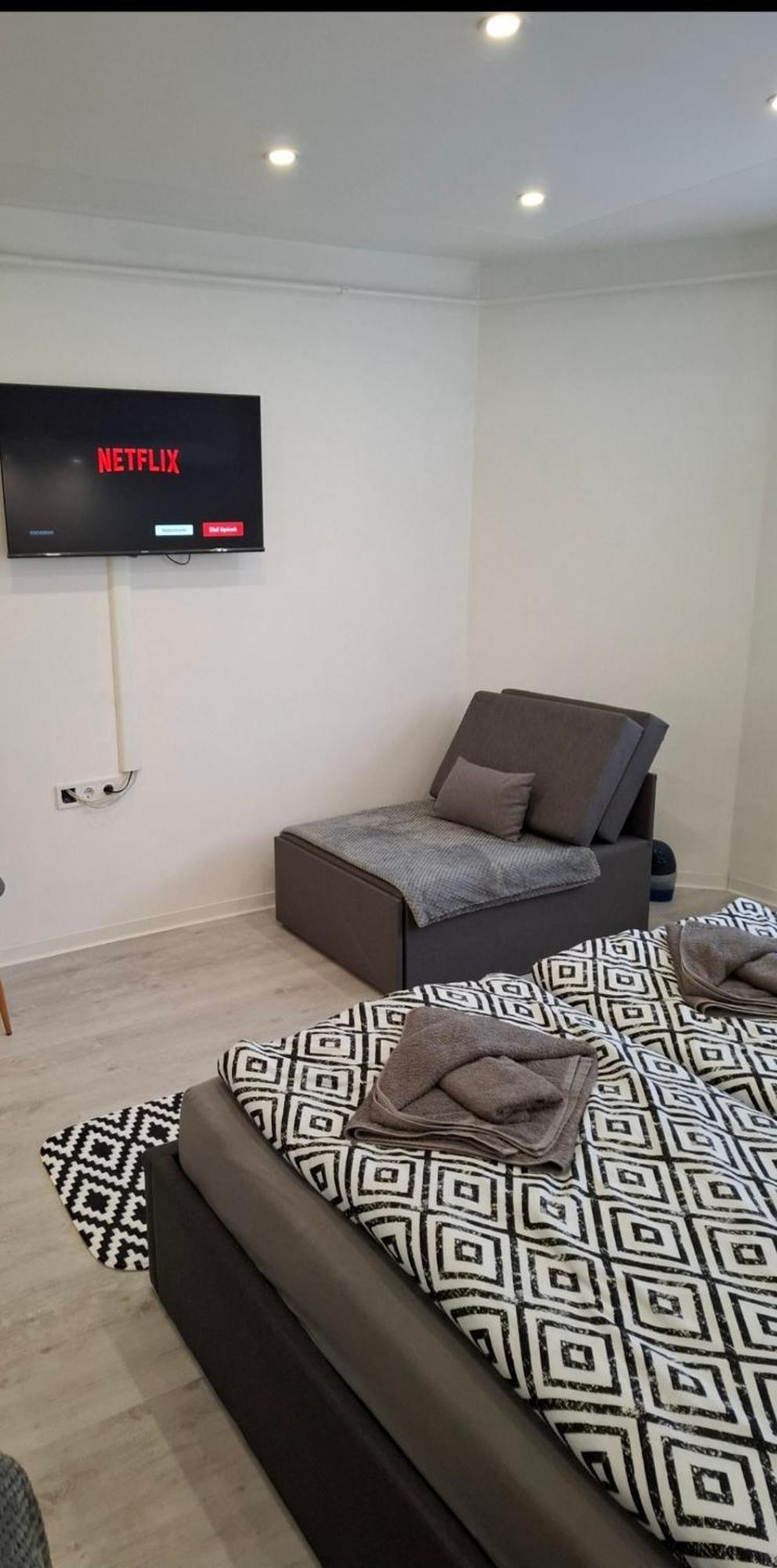 Belvarosi Apartman Vasarosnameny Bagian luar foto