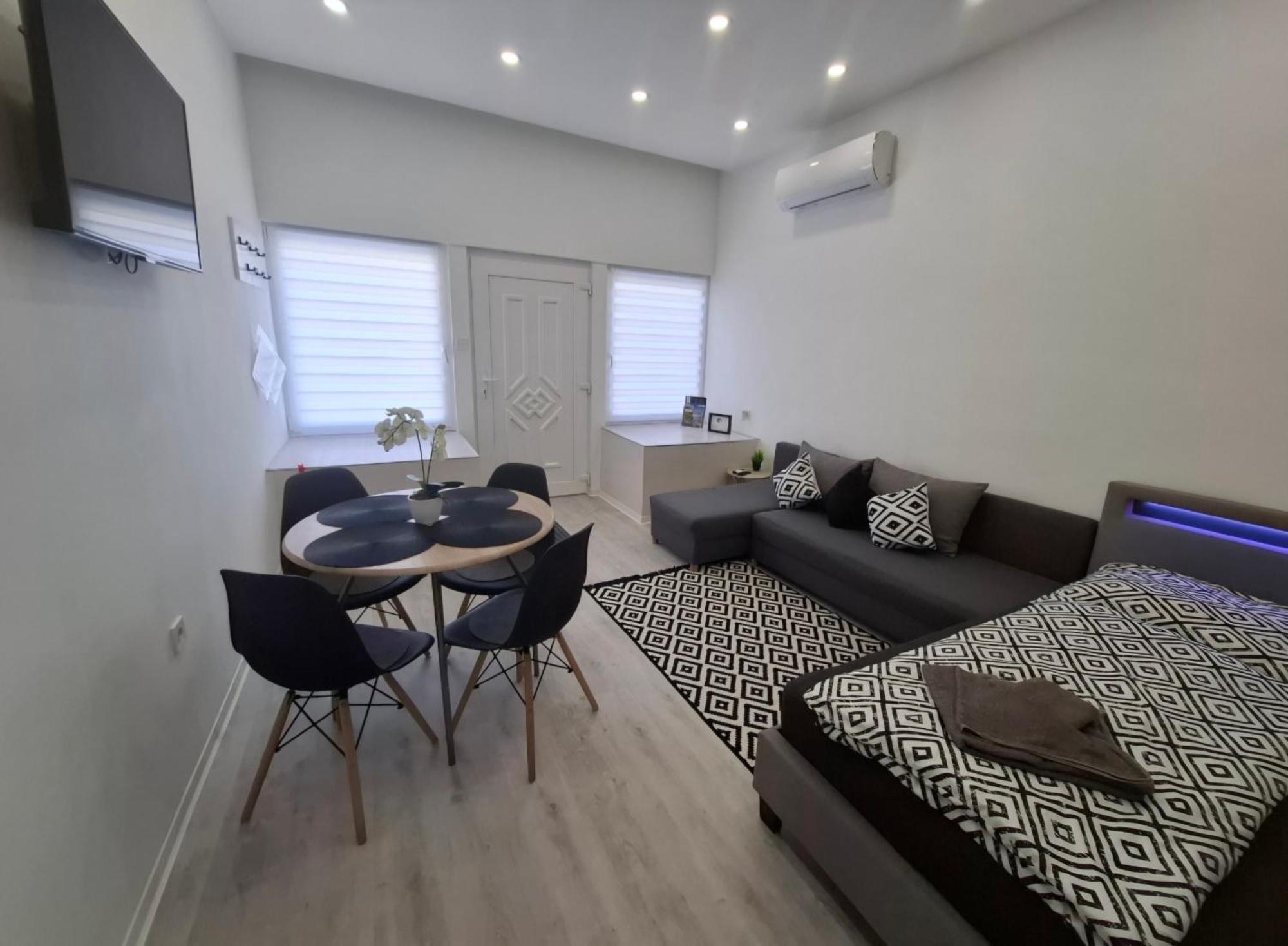 Belvarosi Apartman Vasarosnameny Bagian luar foto
